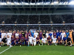 Real Madrid Pecundangi Barcelona dalam El Clasico Legends