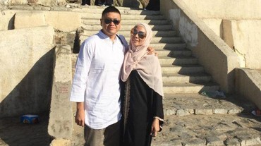 Punya Suami Mualaf & Bertato, Fitri Sahulteru Ketakutan Tunaikan Umrah
