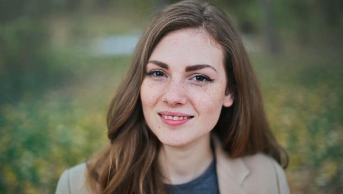 Jangan Keliru! Kenali Perbedaan Flek Hitam dan Freckles, Cara Menghilangkannya Berbeda!