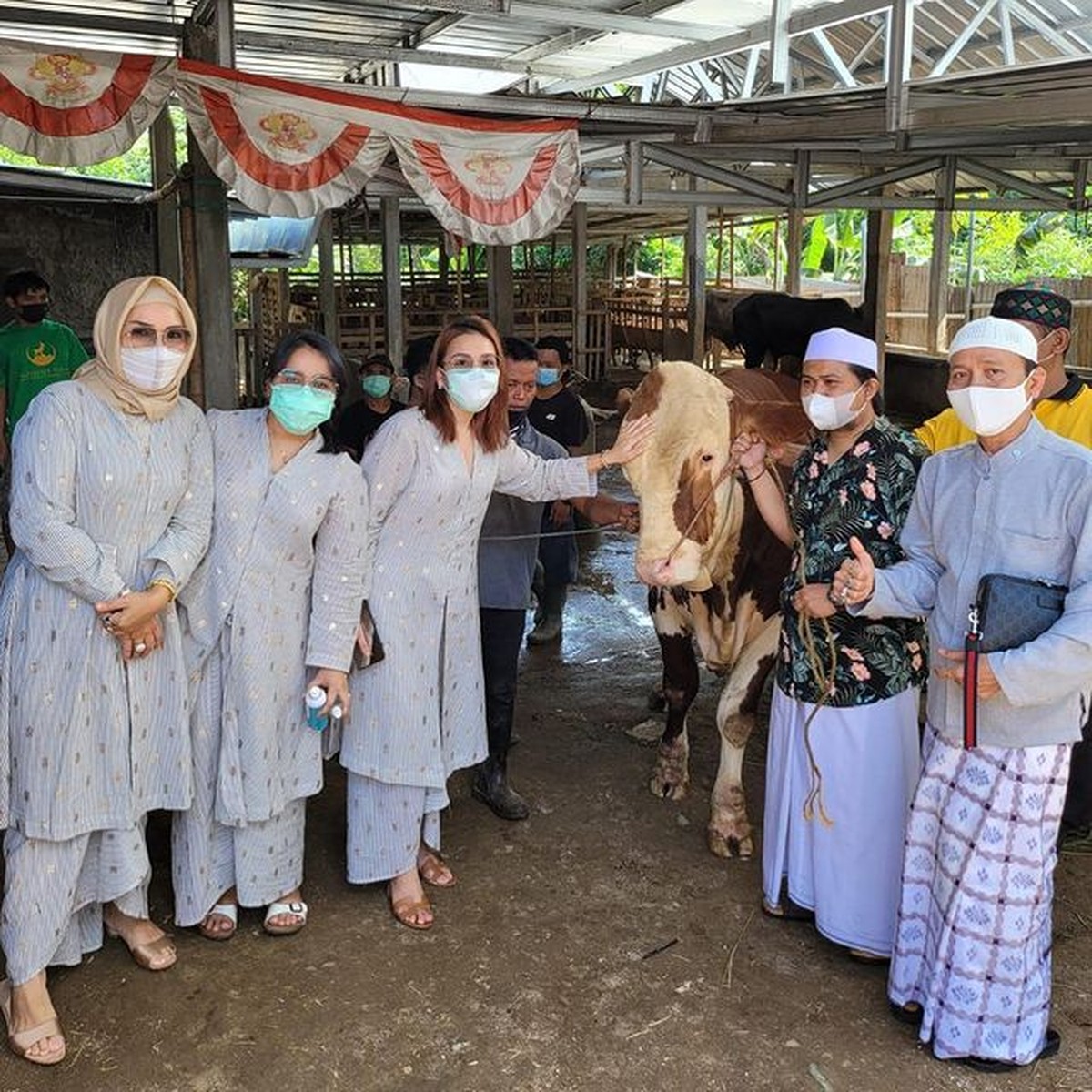 Ini adalah potret sederet artis Tanah Air merayakan hari Raya Idul Adha dengan cara dan gaya masing-masing&period; Yuk intip&excl;