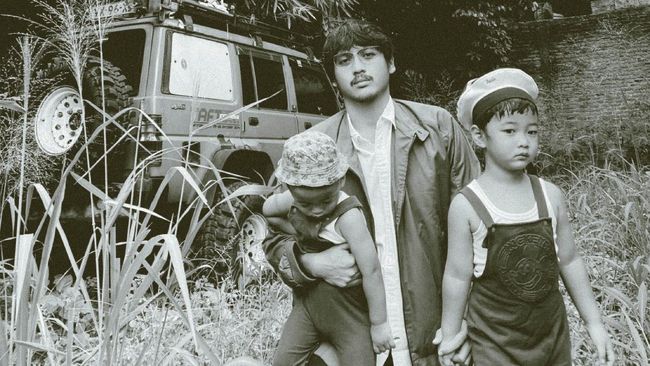 Giovanni Rahmadeva resmi merilis single solo perdana bertajuk Come & Go, Rabu (21/7), secara digital.