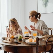 Semua Zodiak Bisa Abussive, tapi 4 Zodiak ini Paling Berpotensi Lakukan Kekerasan Emosional!
