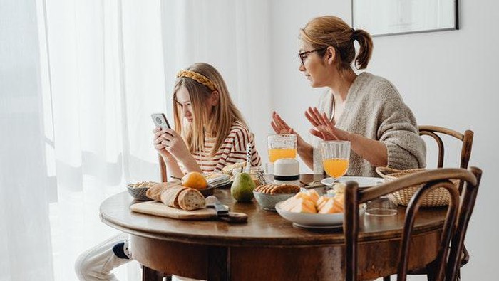 Semua Zodiak Bisa Abussive, tapi 4 Zodiak ini Paling Berpotensi Lakukan Kekerasan Emosional!