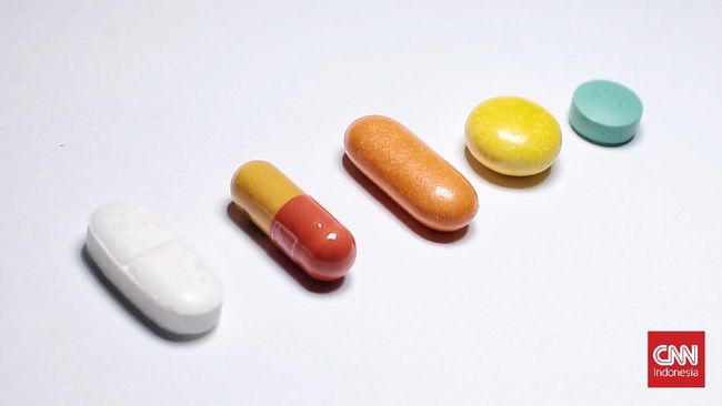Interaksi obat dengan makanan tertentu ternyata tak selalu berakhir baik. Hindari kombinasi obat dan makanan berikut untuk menghindari masalah baru.