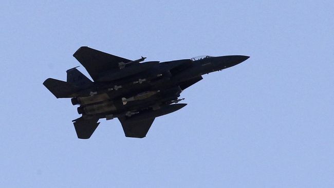 The US Agrees to Sell F-15 Fighter Jets to Indonesia and the British Foreign Minister to Russia