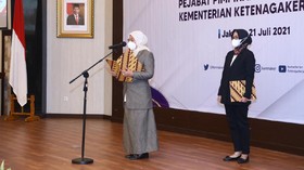 Ida Fauziyah Lantik 18 Eselon II Kemnaker