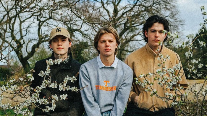 Lewat lagu 'Know Me Too Well', New Hope Club mengajak Danna Paola untuk berkolaborasi. Aktris asal Meksiko ini menyanyikan bagian berbahasa Spanyol dalam lagu 'Know Me Too Well', Beauties. (Foto: instagram/newhopeclub).