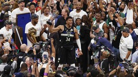 FOTO: Antetokounmpo dan Jalan 50 Tahun Bucks Juara NBA