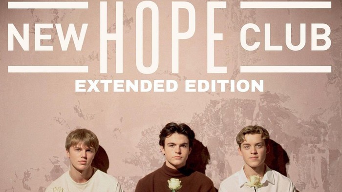 New Hope Club merupakan trio pop asal Inggris yang dibentuk pada tahun 2015, Beauties. Mereka mengusung genre musik pop dan juga pop rock dengan sederet lagu yang asyik banget buat didengarkan. (Foto: instagram/newhopeclub).