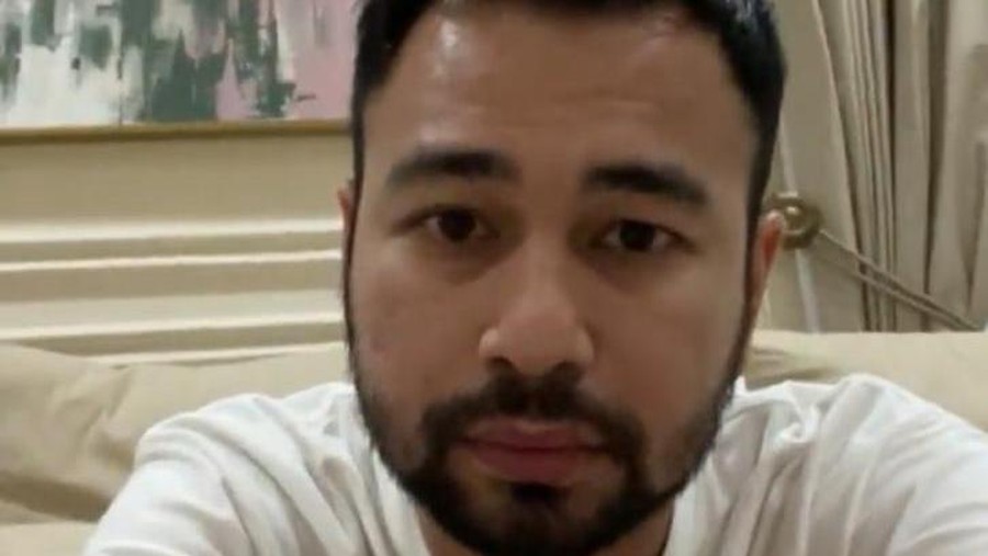 Raffi Ahmad mencuri perhatian dengan penampilan terbarunya. Yuk kita intip potretnya!