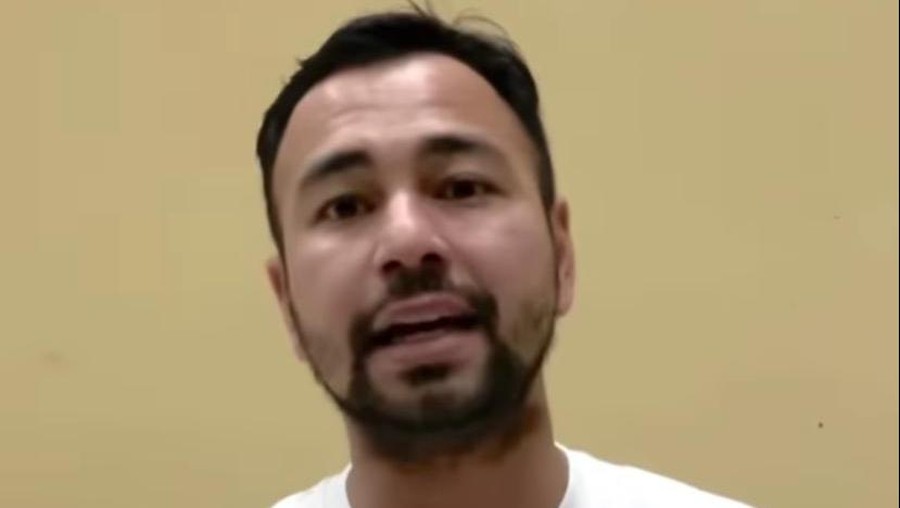 Raffi Ahmad mencuri perhatian dengan penampilan terbarunya. Yuk kita intip potretnya!