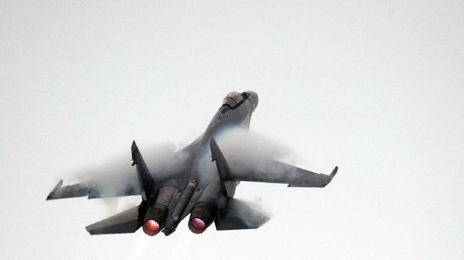 Jet tempur Rusia menghalau pesawat bomber Amerika Serikat yang diklaim mendekati batas udara negara itu di atas Samudra Pasifik.