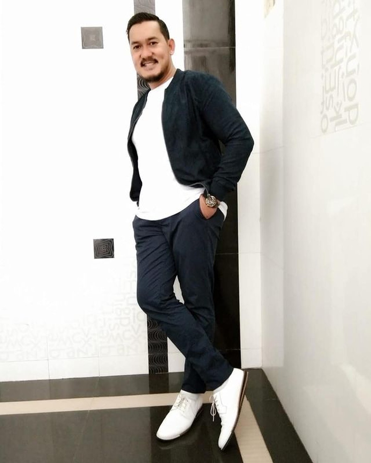 Kabar duka kembali menerpa dunia hiburan Tanah Air&period; Alino Octavian aktor pemeran 'Suara Hati Istri' meninggal&period; Yuk intip potretnya&excl;