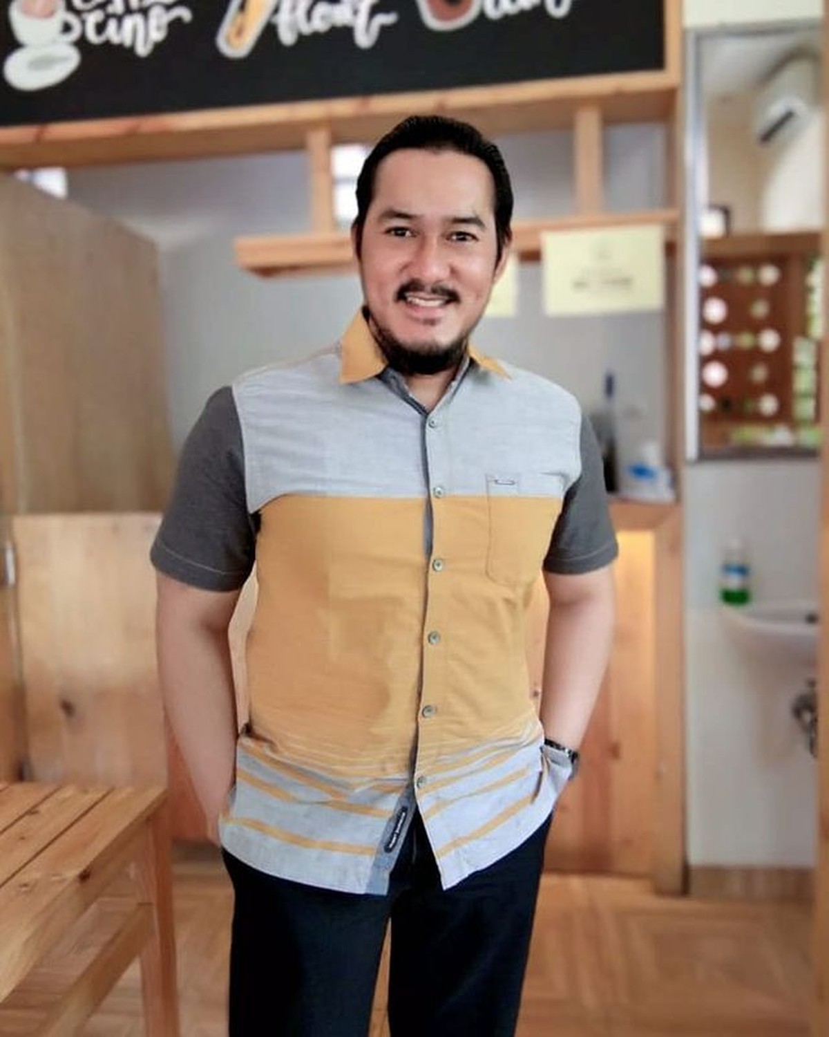 Kabar duka kembali menerpa dunia hiburan Tanah Air&period; Alino Octavian aktor pemeran 'Suara Hati Istri' meninggal&period; Yuk intip potretnya&excl;