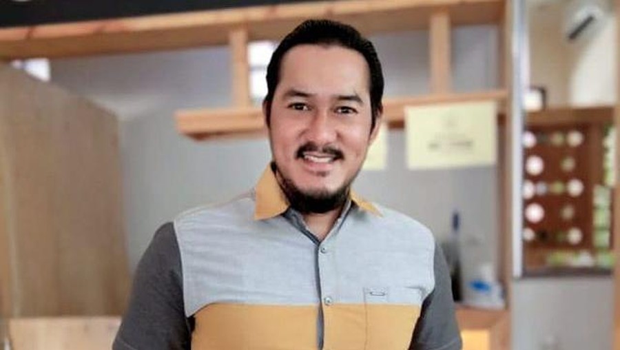Kabar duka kembali menerpa dunia hiburan Tanah Air. Alino Octavian aktor pemeran 'Suara Hati Istri' meninggal. Yuk intip potretnya!