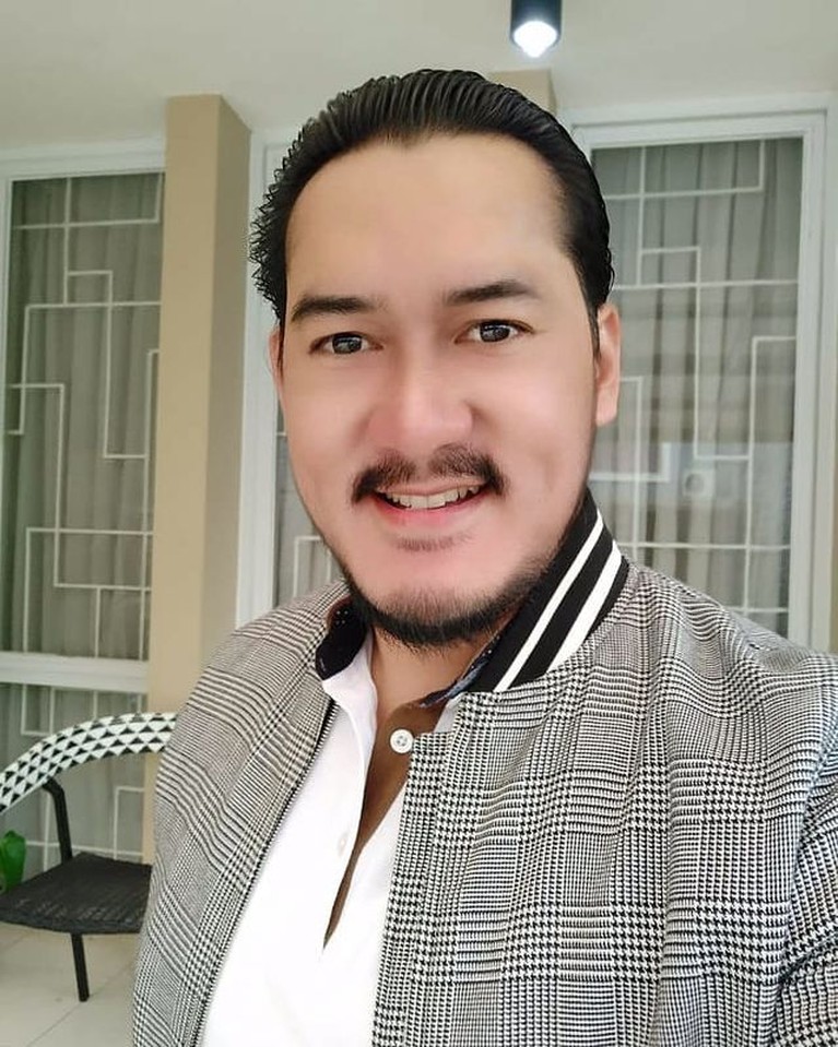 Potret Kenangan Terakhir Alino Octavian Bintang Sinetron 'Suara Hati Istri' Kabar duka kembali menerpa dunia hiburan Tanah Air. Alino Octavian aktor pemeran 'Suara Hati Istri' meninggal. Yuk intip potretnya!