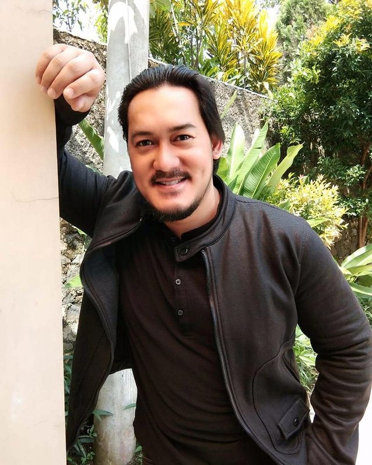 Potret Kenangan Terakhir Alino Octavian Bintang Sinetron 'Suara Hati Istri' Kabar duka kembali menerpa dunia hiburan Tanah Air. Alino Octavian aktor pemeran 'Suara Hati Istri' meninggal. Yuk intip potretnya!