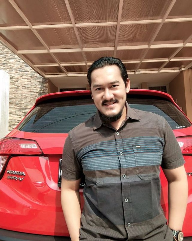 Kabar duka kembali menerpa dunia hiburan Tanah Air. Alino Octavian aktor pemeran 'Suara Hati Istri' meninggal. Yuk intip potretnya!