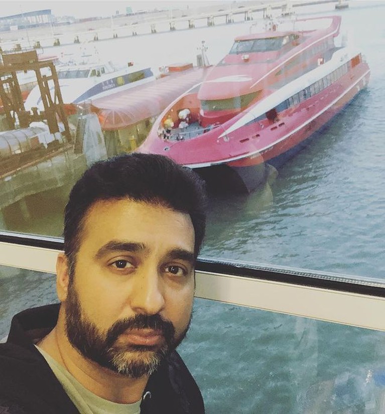 Sosok Suami Shilpa Shetty yang Ditangkap Kasus Film Porno Raj Kundra suami Shilpa Shetty bintang Bollywood ditangkap oleh polisi atas dugaan kasus film porno. Yuk intip sosoknya!