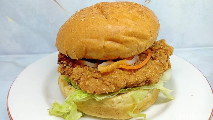 The Good Habit: Yummy! Burger Rendang dan Ayam Geprek Rendah Kalori