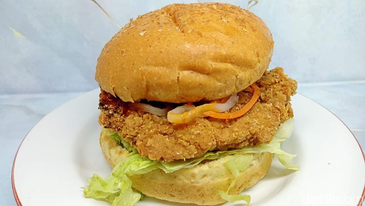 The Good Habit: Yummy! Burger Rendang dan Ayam Geprek Rendah Kalori