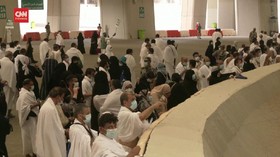 VIDEO: Jemaah Haji Lakukan Lempar Jumrah dengan Prokes Ketat