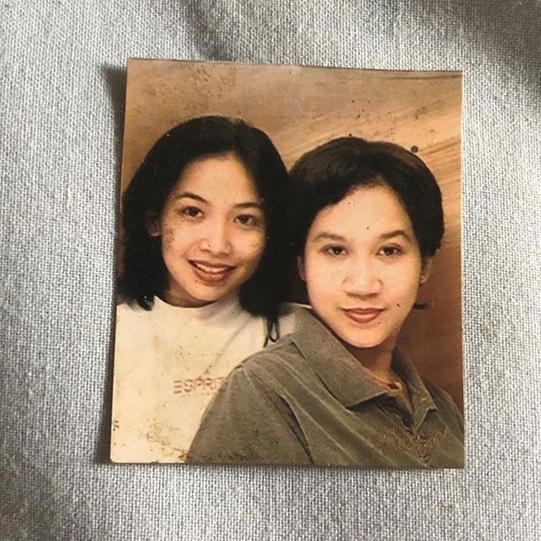 Feni Rose baru saja resmi menyandang status sebagai seorang nenek. Yuk kita intip transformasinya!