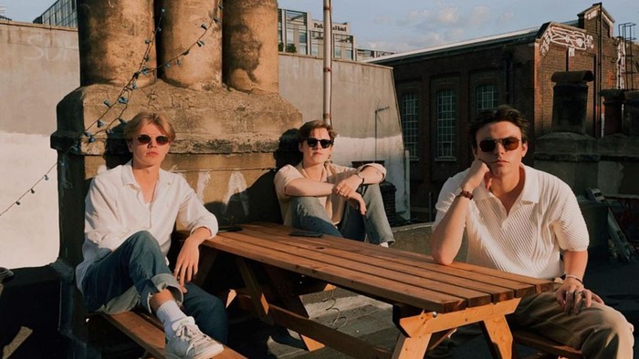 Trio pop asal Inggris ini pernah mengunjungi Jakarta pada tahun 2019 lalu. Mereka tampil dalam festival masik bertajuk 'Gudfest' yang diadakan di Senayan, Jakarta. (Foto: instagram/newhopeclub).