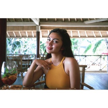 Ada Patung Buddha di Rumah, Agama Ariel Tatum Kembali Jadi Sorotan