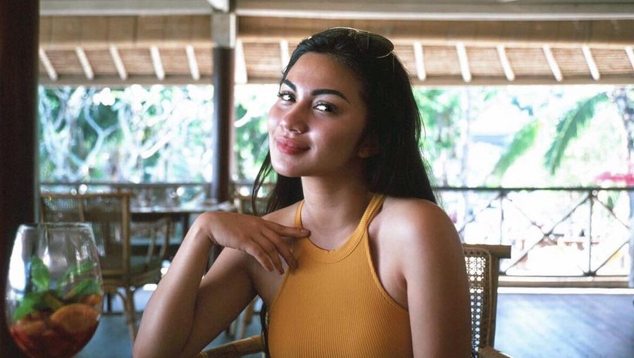 Yuk! Intip Pesona Seksi Ariel Tatum Saat Kulineran