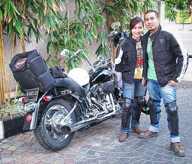 11 Tahun Nikah & Beda Agama, Potret Rio Febian & Sabria Kono Tetap Harmonis Rumah tangga penyanyi Rio Febrian dan Sabria Kono jauh dari isu tak sedap. Yuk kita intip potret harmonis mereka!