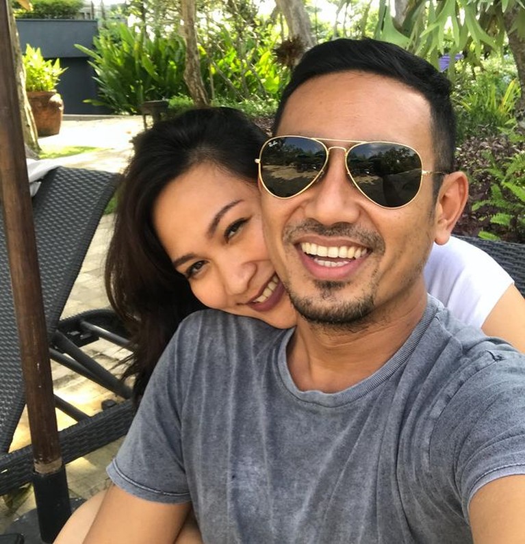11 Tahun Nikah & Beda Agama, Potret Rio Febian & Sabria Kono Tetap Harmonis Rumah tangga penyanyi Rio Febrian dan Sabria Kono jauh dari isu tak sedap. Yuk kita intip potret harmonis mereka!