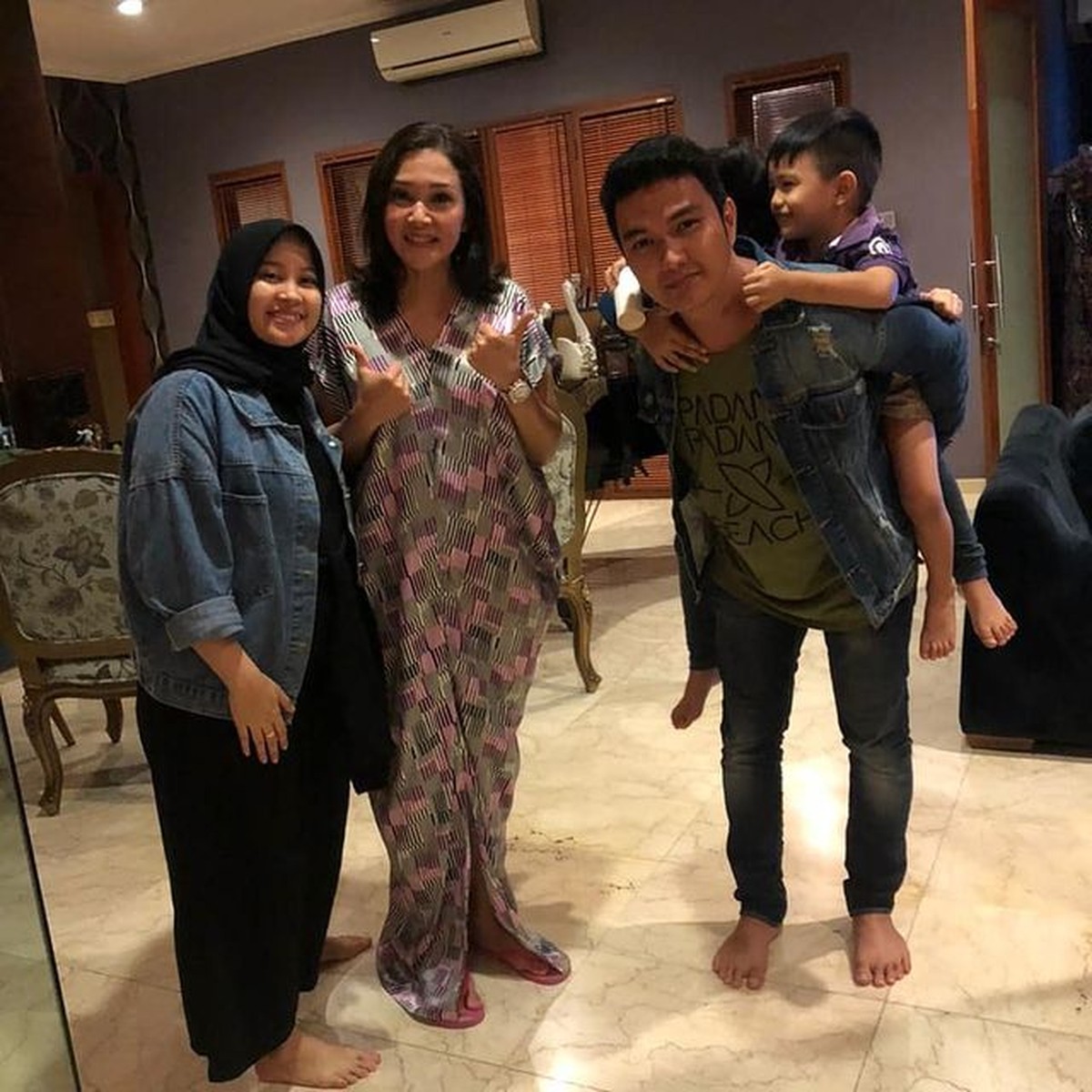 Aldi Taher dan Salsabilih tengah jadi sorotan&period; Sang istri sedang mengandung anak pertama&period; Yuk intip potret mereka&excl;