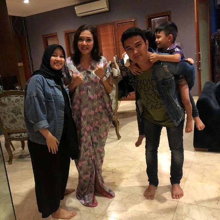 7 Foto Aldi Taher dan Salsabilih Sang Istri Tengah Hamil Pamer Baby Bump Aldi Taher dan Salsabilih tengah jadi sorotan. Sang istri sedang mengandung anak pertama. Yuk intip potret mereka!