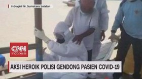VIDEO: Aksi Heroik Polisi Gendong Pasien Covid-19