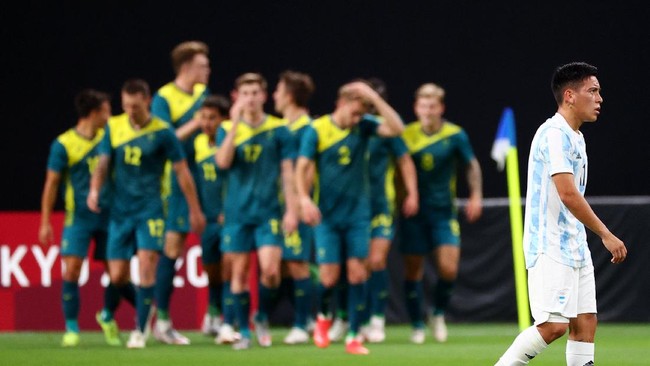 Argentina menelan kekalahan 0-2 dari Australia pada laga perdana Grup C Olimpiade Tokyo 2020 di Sapporo Dome, Kamis (22/7).