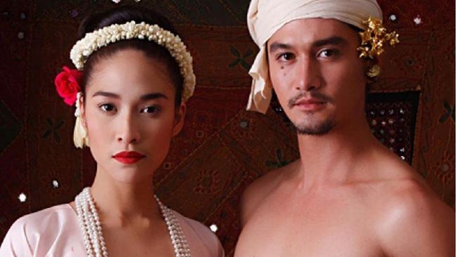 Eternity merupakan film Thailand dengan kisah percintaan terlarang antara keponakan dengan istri pamannya yang tayang pada 2010.