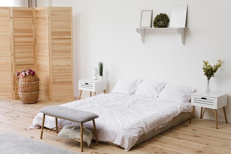 Ada baiknya Bunda mengubah tampilan dengan mendekor kamar tidur minimalis agar lebih cantik dan indah. Bila Bunda bingung, berikut ini 7 idenya ya.