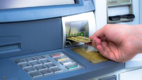 Ciri-ciri Mesin ATM Potensi Skimming yang Siap Kuras Isi Rekening