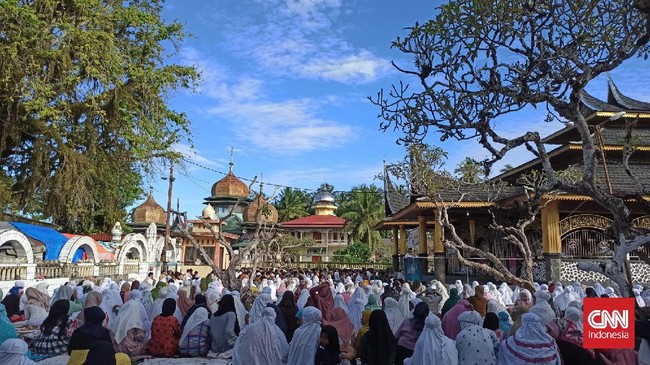 Tarekat Syattariyah di Sumbar merayakan Idul Adha dua hari lebih lama dari ketetapan pemerintah.