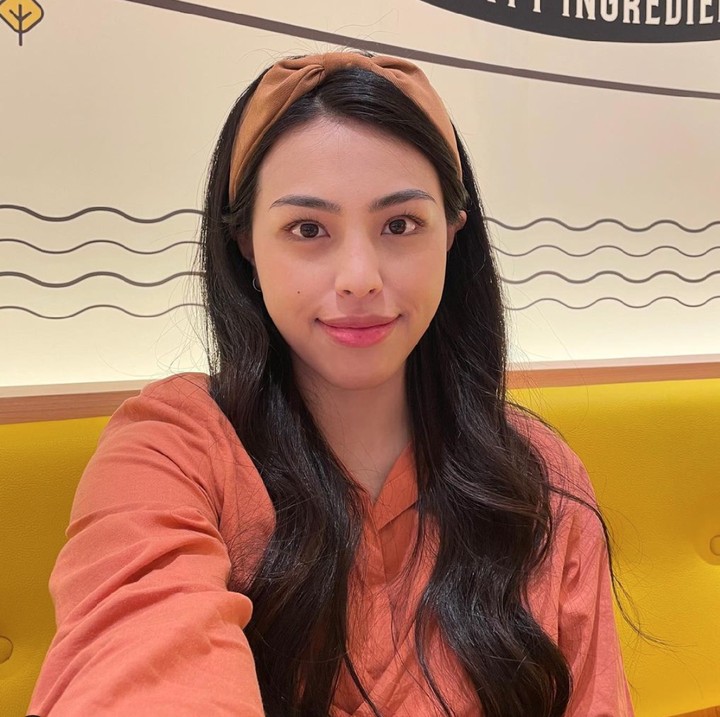 <p>Penyanyi jebolan ajang pencarian bakat, Kamasean, pernah mengidap kista di dalam rahimnya pada tahun 2017. Perempuan kelahiran 1995 ini pun mesti menjalani operasi pengangkatan kista yang berukuran sekitar 6-8 cm. Salah satu gejala kista yang dialaminya ini adalah perut yang semakin membesar seperti ibu hamil. (Foto: Instagram/@kamasean)</p>
