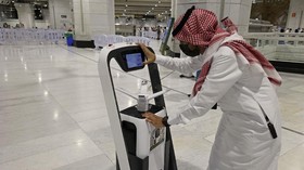 FOTO: Kartu Pintar dan Robot Berkeliaran saat Ibadah Haji