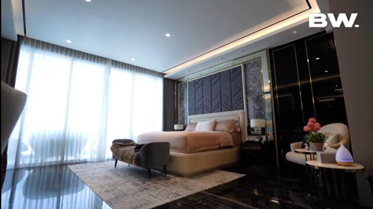 Mewahnya Rumah Gilang Juragan 99 Crazy Rich Malang Siapa yang tidak tahu Gilang Juragan99 Crazy Rich Malang yang punya hunian super mewah. Yuk kita intip!