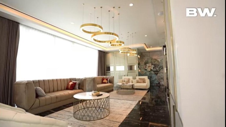 Mewahnya Rumah Gilang Juragan 99 Crazy Rich Malang Siapa yang tidak tahu Gilang Juragan99 Crazy Rich Malang yang punya hunian super mewah. Yuk kita intip!