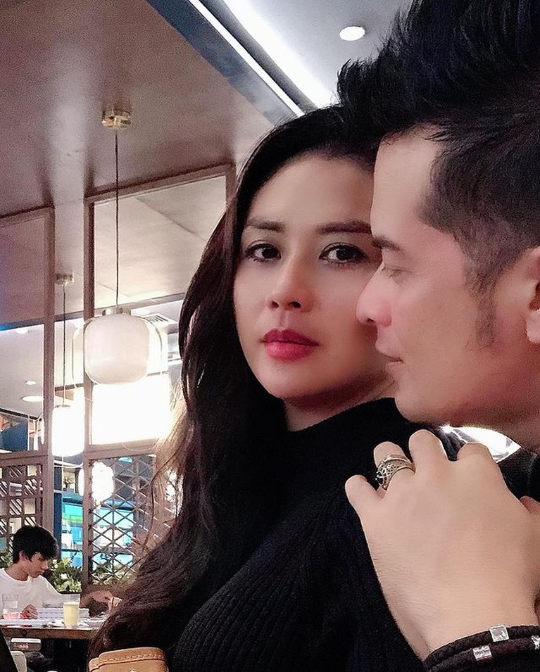 Momen Harmonis Choky dan Istri yang Diisukan Retak Rumah tangga Choky Andriano dan Icha sedang diterpa isu miring. Yuk kita lihat kembali potret harmonis mereka!