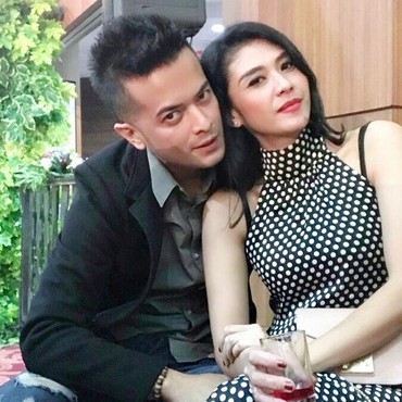 Potret Manis 17 Tahun Pernikahan Choky Andriano & Istri yang Retak