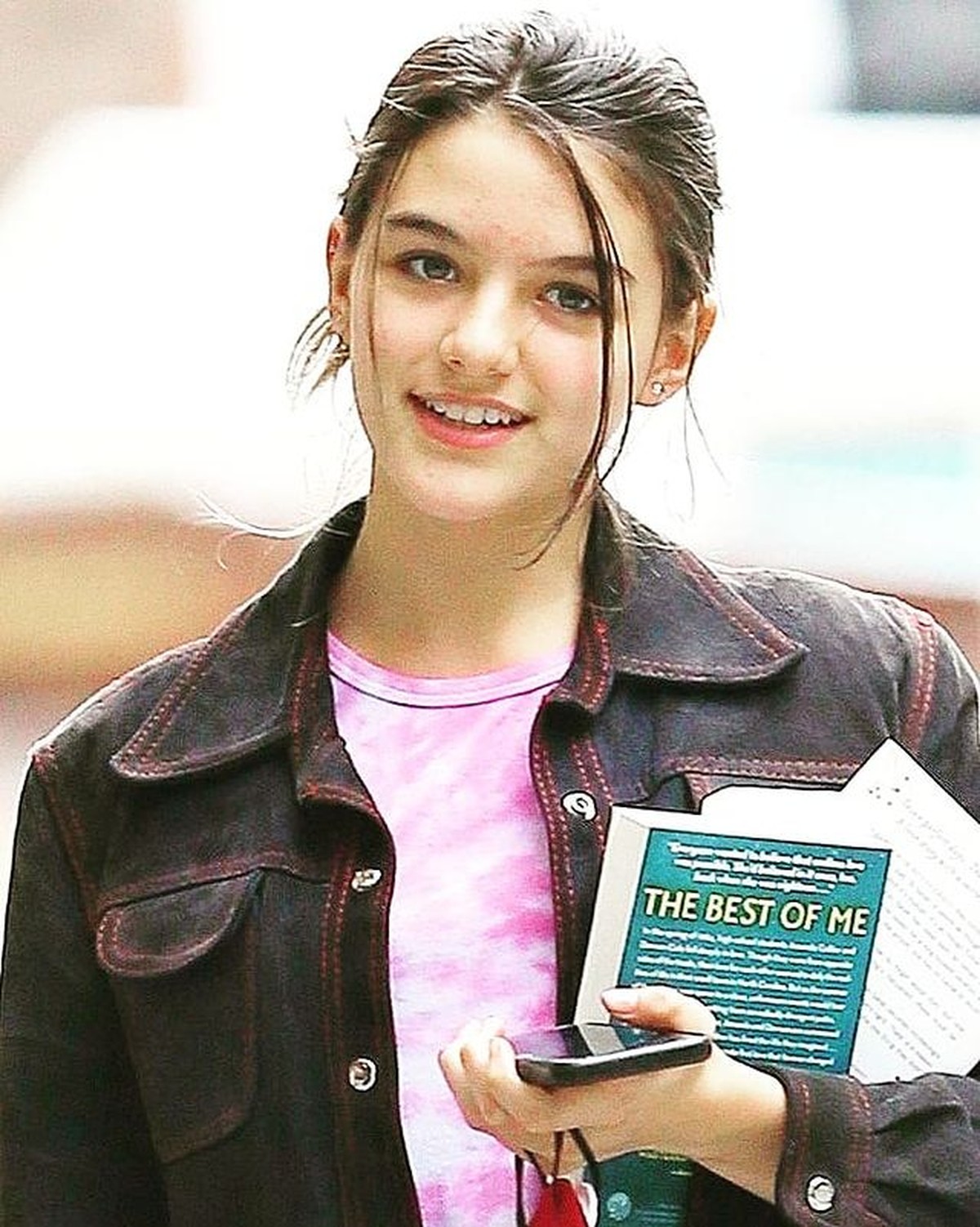 Putri Tom Cruise dan Katie Holmes&comma; Suri Cruise curi perhatian karena parasnya yang cantik&period; Yuk kita intip potretnya&excl;