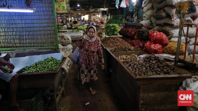 Kementan memastikan ketersediaan 12 bahan pokok aman selama PPKM level 4. Semua bahan pokok tersebut diprediksi mengalami surplus hingga September 2021.