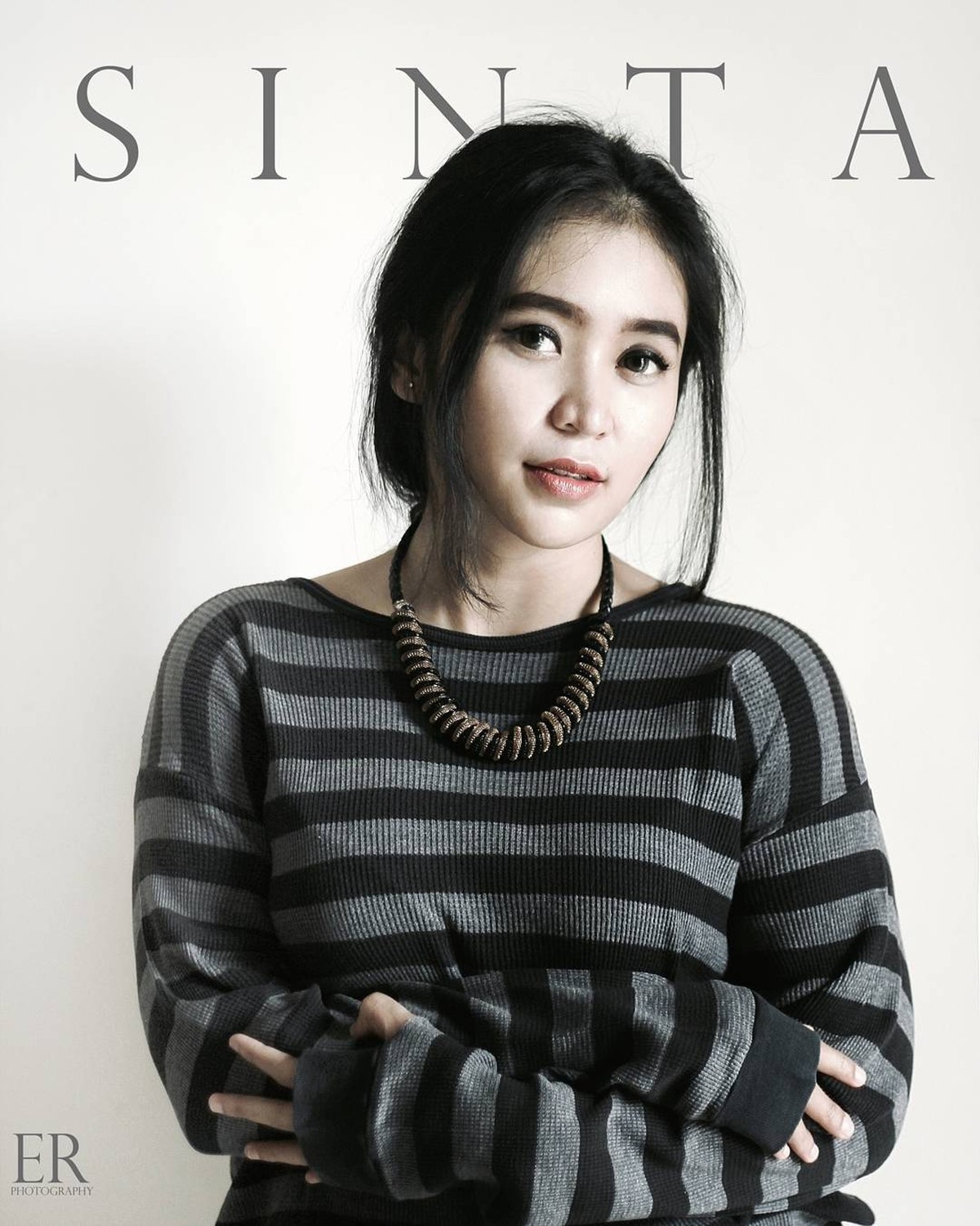 Dunia maya dibuat heboh oleh video seorang istri bernama Sinta mergoki suami selingkuh dengan pramugari&period; Yuk kita intip potret Sinta&excl;