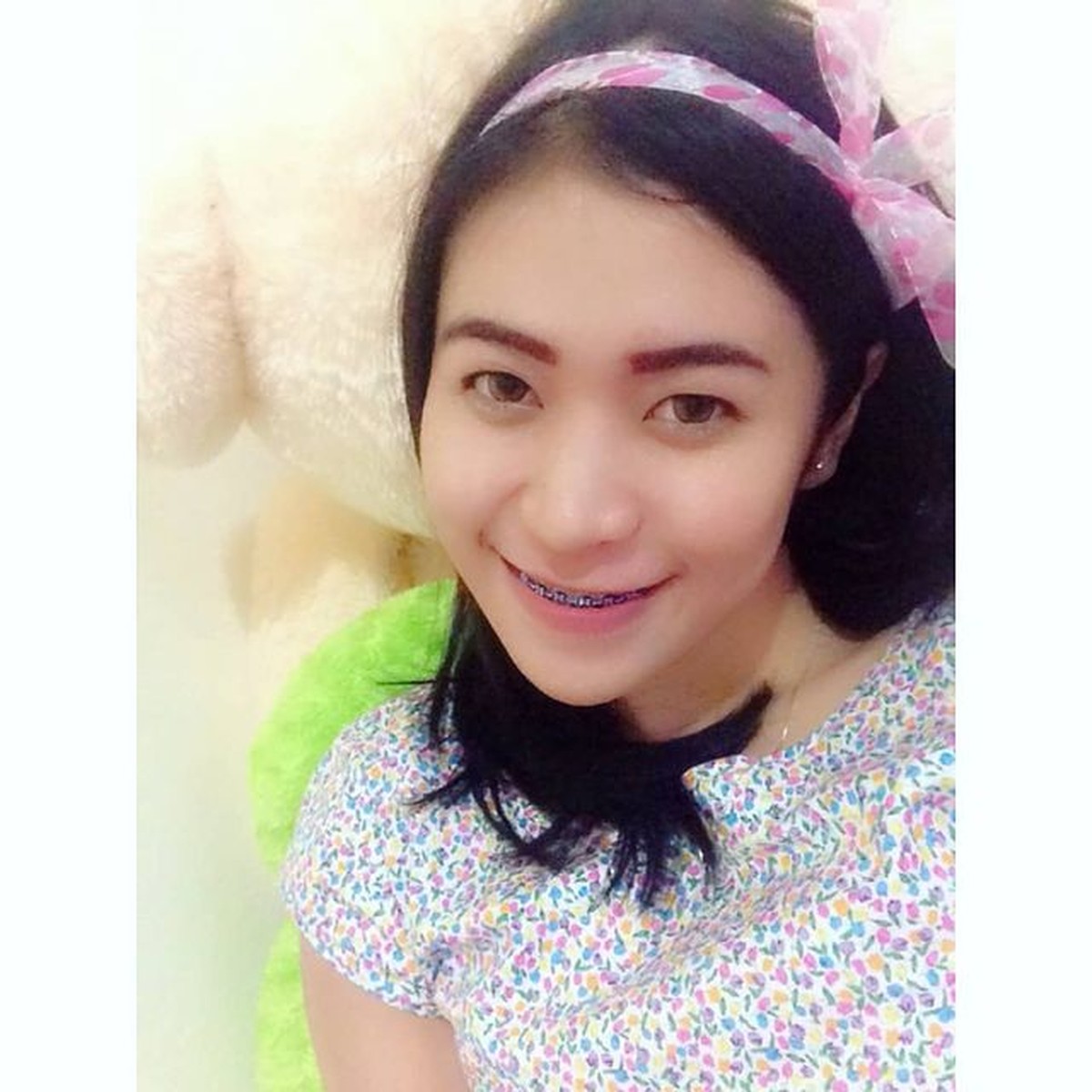 Dunia maya dibuat heboh oleh video seorang istri bernama Sinta mergoki suami selingkuh dengan pramugari&period; Yuk kita intip potret Sinta&excl;